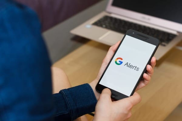 google alerts on smartphone